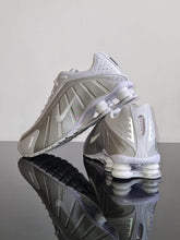 Upload image to gallery viewer, Tênis Nike Shox R4
